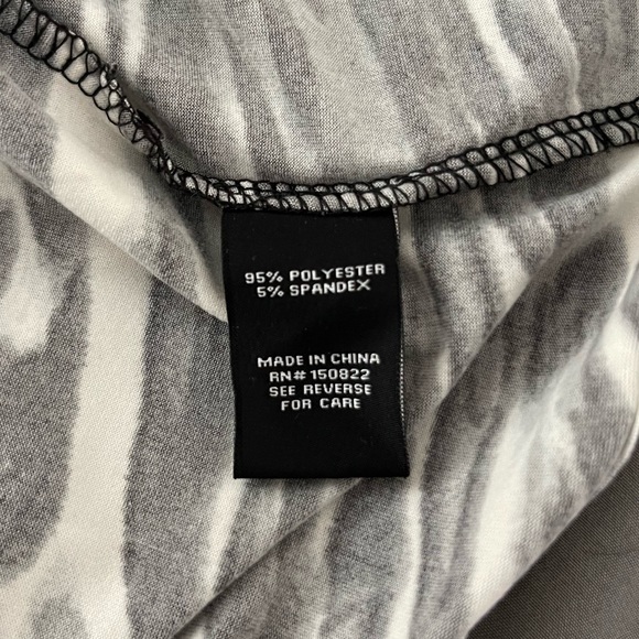 Women’s Ruched Side Sweater - Picture 6 of 6